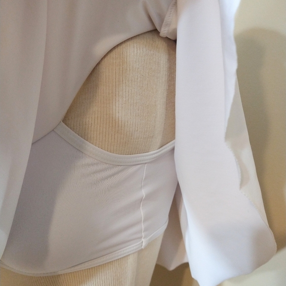 🌹White Ruffled Tiered Off the Shoulder Bathing Suit Top Small - Picture 2 of 7